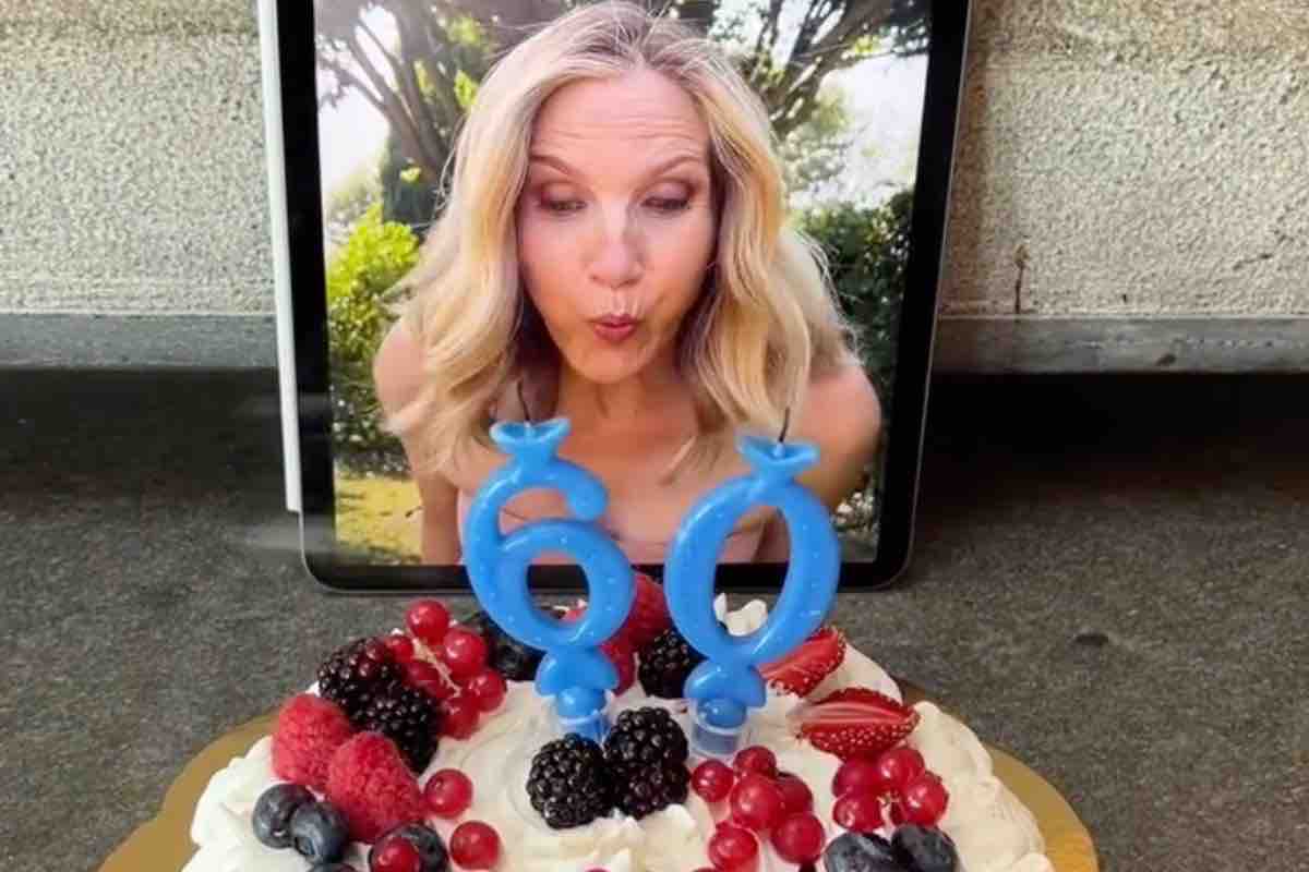 Lorella Cuccarini torta compleanno