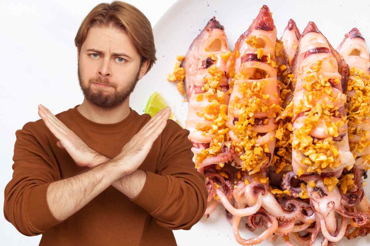 calamari conditi nel piatto e uomo mani incrociate